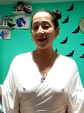 Snapshot of emilypoppy3 chatting on February 18, 3:43 pm emilypoppy3 online show from February 18, 3:43 pm