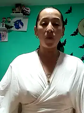 Snapshot of emilypoppy3 chatting on February 18, 8:14 pm emilypoppy3 online show from February 18, 8:14 pm