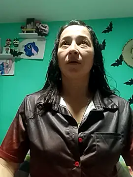 Snapshot of emilypoppy3 chatting on February 19, 1:28 pm emilypoppy3 online show from February 19, 1:28 pm