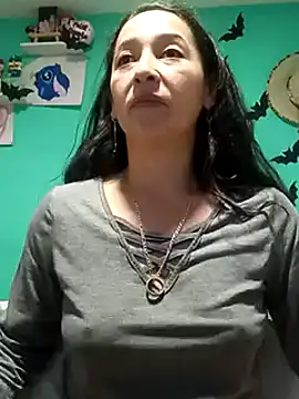 Snapshot of emilypoppy3 chatting on February 20, 12:41 am emilypoppy3 online show from February 20, 12:41 am