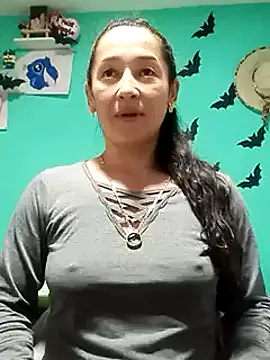 Snapshot of emilypoppy3 chatting on February 20, 3:08 pm emilypoppy3 online show from February 20, 3:08 pm