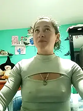 Snapshot of emilypoppy3 chatting on March 4, 10:49 pm emilypoppy3 online show from March 4, 10:49 pm