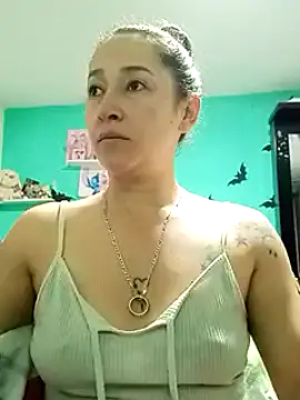 Snapshot of emilypoppy3 chatting on March 13, 1:07 pm emilypoppy3 online show from March 13, 1:07 pm