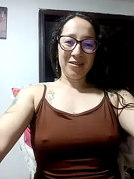 Snapshot of emilypoppy3 chatting on September 22, 9:28 pm emilypoppy3 online show from September 22, 9:28 pm