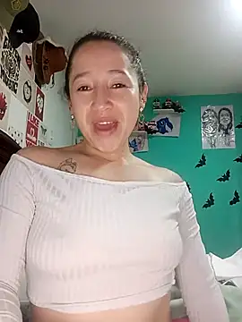 Snapshot of emilypoppy3 chatting on September 24, 1:31 am emilypoppy3 online show from September 24, 1:31 am