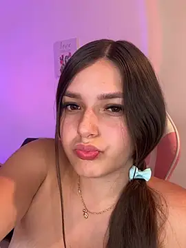 Snapshot of Estrellaa19 chatting on June 30, 9:16 pm Estrellaa19 online show from June 30, 9:16 pm