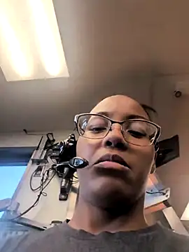 Snapshot of samone9 chatting on February 8, 9:07 pm samone9 online show from February 8, 9:07 pm