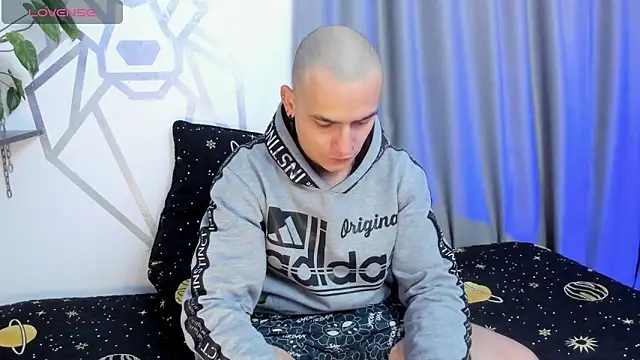 Snapshot of Aron-santoro chatting on January 20, 3:15 am Aron-santoro online show from January 20, 3:15 am