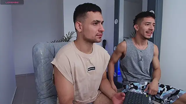 Snapshot of Aron-santoro chatting on October 29, 2:41 pm Aron-santoro online show from October 29, 2:41 pm