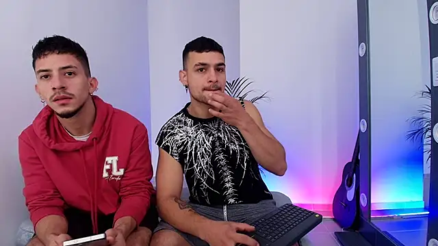 Snapshot of Aron-santoro chatting on November 14, 1:54 pm Aron-santoro online show from November 14, 1:54 pm