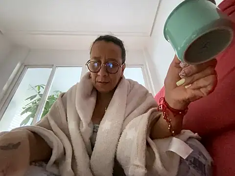 sweeviolet online show from February 9, 8:54 am