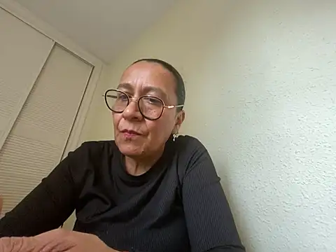 sweeviolet online show from March 3, 1:42 pm