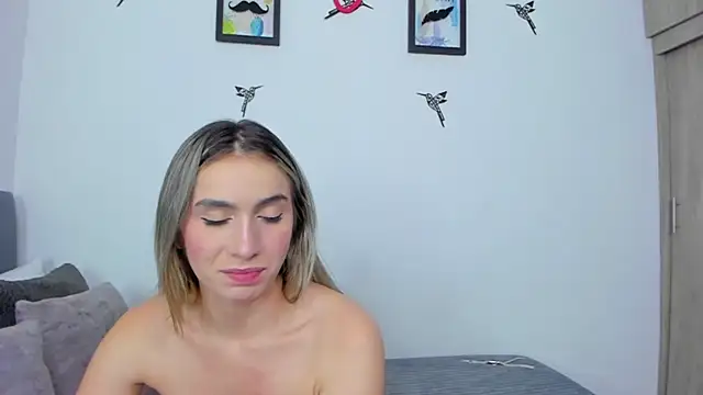 Snapshot of im_sarah34 chatting on November 12, 7:13 pm im sarah34 online show from November 12, 7:13 pm