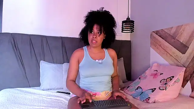 EmmilyBrant online show from February 20, 1:11 pm