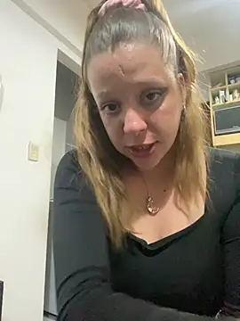 Snapshot of belubebita chatting on April 5, 3:36 am belubebita online show from April 5, 3:36 am