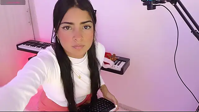 Yues050600 online show from December 19, 11:46 pm