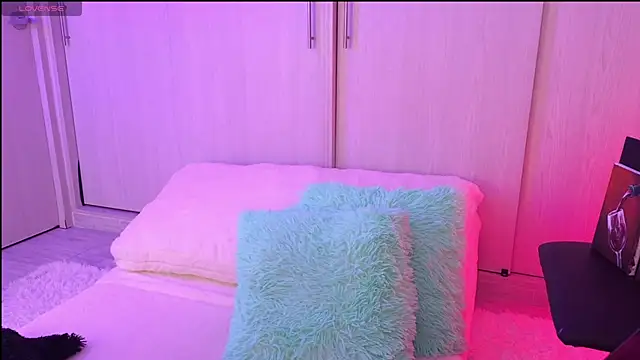 Yues050600 online show from February 18, 2:05 am