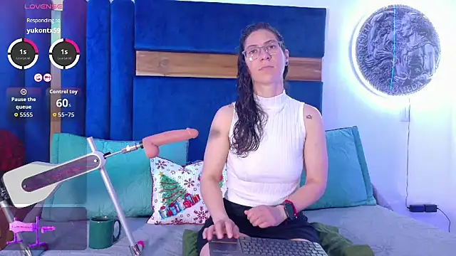 Snapshot of Andromeda-jade chatting on December 23, 4:32 am Andromeda-jade online show from December 23, 4:32 am