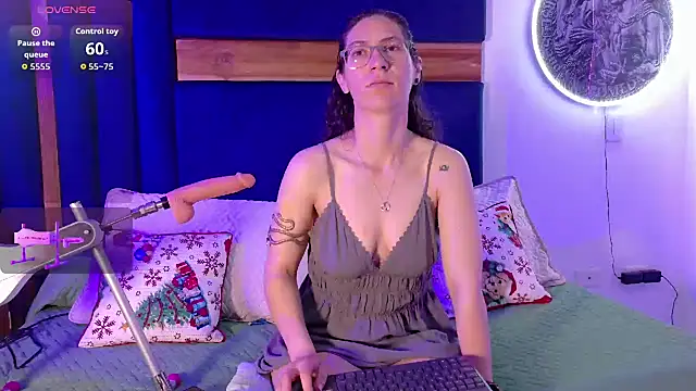 Snapshot of Andromeda-jade chatting on January 7, 4:26 am Andromeda-jade online show from January 7, 4:26 am