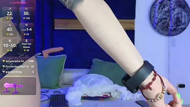 Snapshot of Andromeda-jade chatting on April 6, 4:46 am Andromeda-jade online show from April 6, 4:46 am