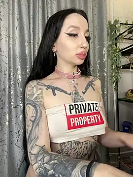 Snapshot of Molly__Moon chatting on February 3, 6:40 am Molly Moon online show from February 3, 6:40 am