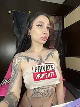 Snapshot of Molly__Moon chatting on February 13, 2:18 am Molly Moon online show from February 13, 2:18 am