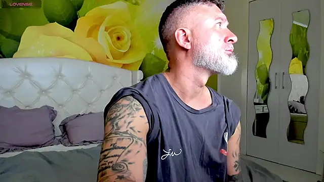 Snapshot of BlowMyXXL chatting on October 21, 6:58 am BlowMyXXL online show from October 21, 6:58 am