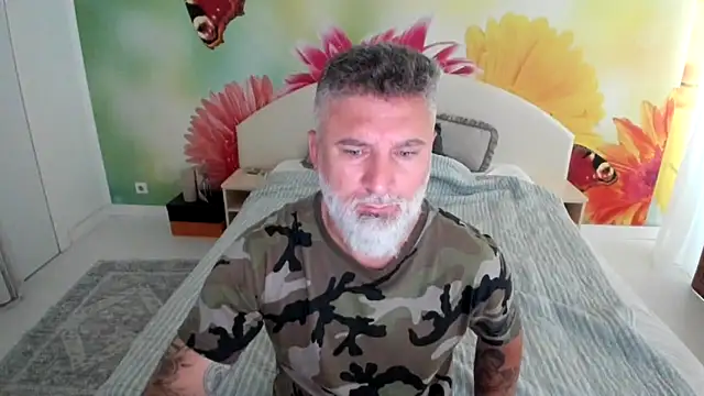 Snapshot of BlowMyXXL chatting on December 4, 9:07 am BlowMyXXL online show from December 4, 9:07 am