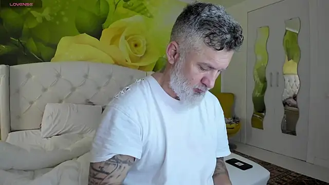 BlowMyXXL online show from April 2, 5:38 am