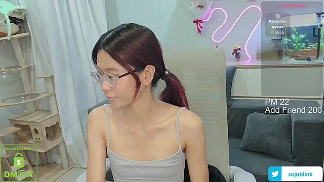 Snapshot of littlemiilk chatting on June 8, 8:48 am littlemiilk online show from June 8, 8:48 am