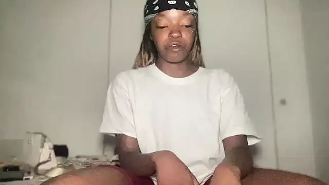 Snapshot of minimama69 chatting on October 12, 10:14 am minimama69 online show from October 12, 10:14 am