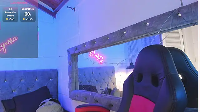 sarajhonson dl online show from November 25, 5:13 pm