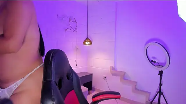 sarajhonson dl online show from February 18, 4:58 pm