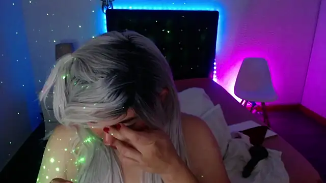 Snapshot of Cuckold_lover69 chatting on December 6, 3:52 am Cuckold lover69 online show from December 6, 3:52 am