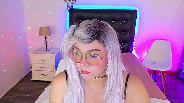 Snapshot of Cuckold_lover69 chatting on December 18, 3:58 am Cuckold lover69 online show from December 18, 3:58 am