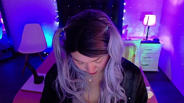 Snapshot of Cuckold_lover69 chatting on March 21, 3:33 am Cuckold lover69 online show from March 21, 3:33 am