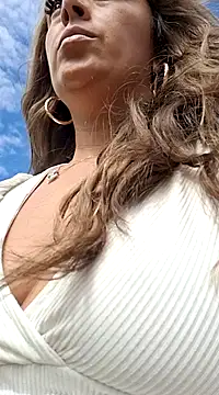 lauramcdowell1 online show from December 10, 2:39 pm