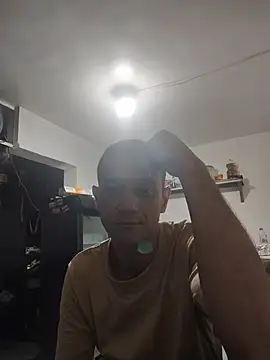 Snapshot of jontitan chatting on July 20, 11:51 pm jontitan online show from July 20, 11:51 pm