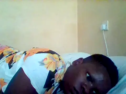 prittylorah15 online show from October 30, 6:37 am