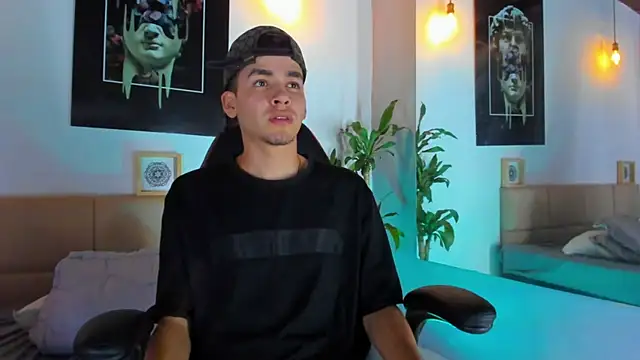 Mike 0233  online show from December 31, 1:19 pm