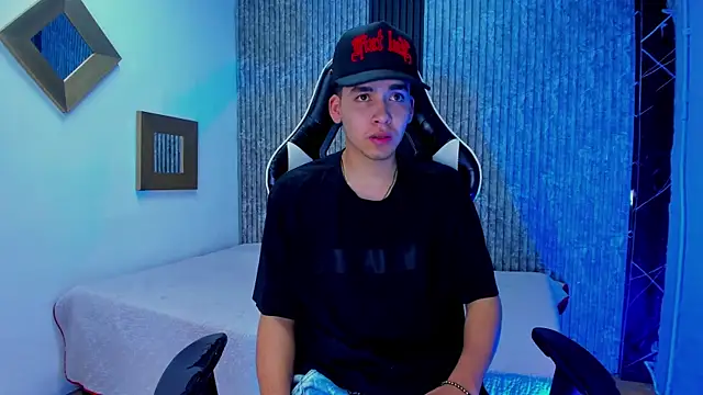 Mike 0233  online show from December 4, 4:22 am