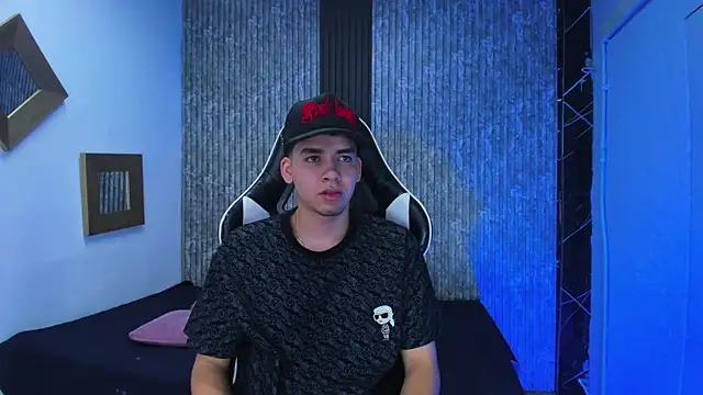 Mike 0233  online show from December 21, 4:08 am