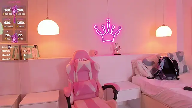 Snapshot of violeth_hill chatting on October 25, 7:19 pm violeth hill online show from October 25, 7:19 pm