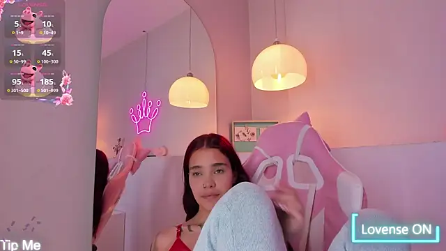 violeth hill online show from January 6, 7:39 pm