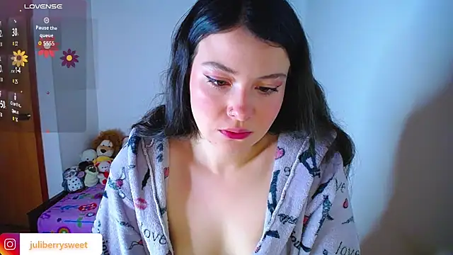 Snapshot of juli05star20 chatting on October 10, 1:37 am juli05star20 online show from October 10, 1:37 am