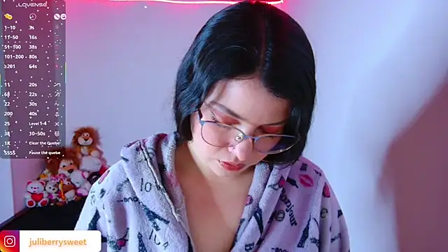 Snapshot of juli05star20 chatting on November 9, 6:06 pm juli05star20 online show from November 9, 6:06 pm