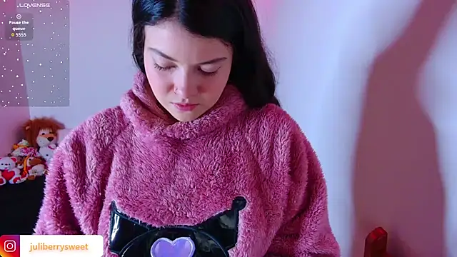 Snapshot of juli05star20 chatting on November 15, 1:58 am juli05star20 online show from November 15, 1:58 am