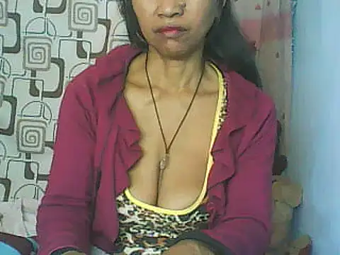 Snapshot of nene_belle chatting on July 9, 7:45 am nene belle online show from July 9, 7:45 am