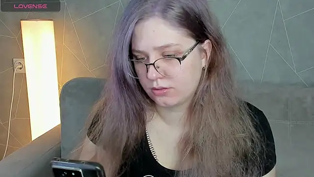 Megan Violer online show from December 18, 3:44 pm