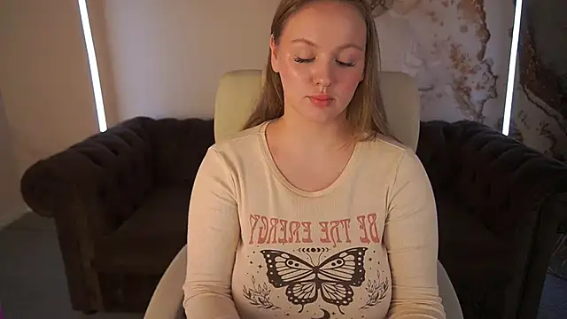 LylaYeess online show from December 6, 11:11 am